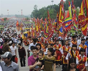 Во Вьетнаме зажжены благовония в память о королях Хунгах - ảnh 1